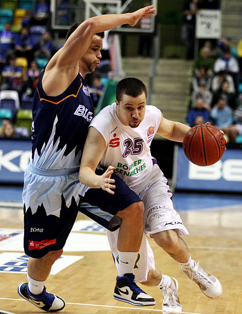 轻球员的突 轻球员的突